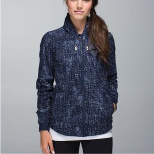 Lululemon Spring Forward Jacket
Kanoko Twist Inkwell Ghost / Inkwell